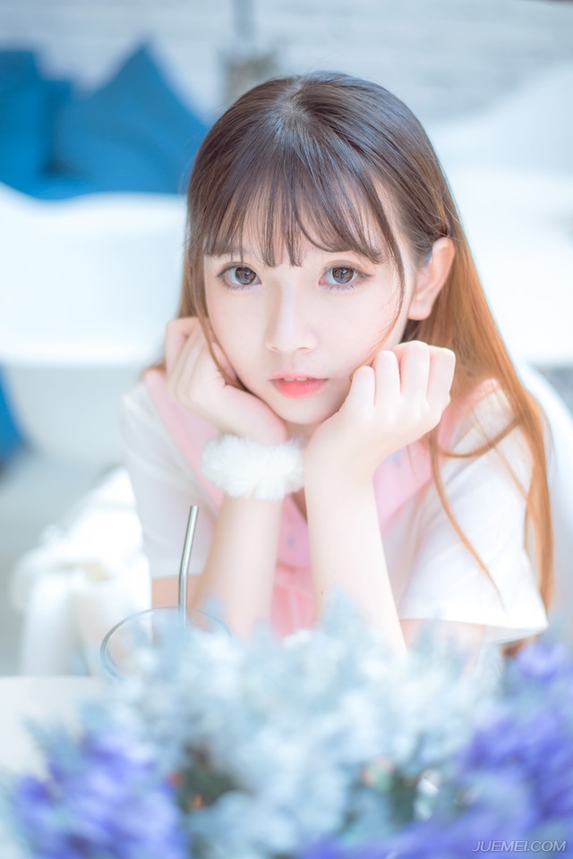 “救我？”刘璝皱了皱眉，沉声道。